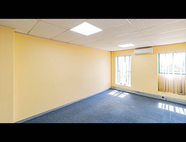 235M² OFFICE TO LET IN FERNDALE